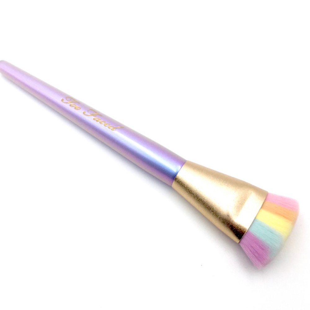 Too Faced Magic Rainbow Strobing Brush